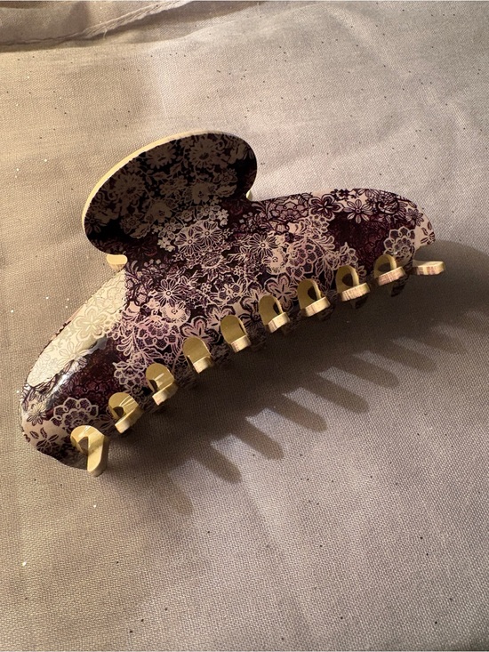 Johnny Was Accessories - Johnny Was Floral Lace Pattern Hair Claw Clip in Cream and Deep Purple